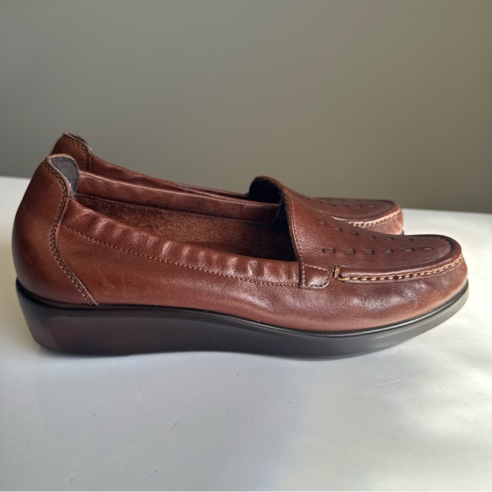 SAS Brown Weave Leather Slip On loafers Wedge‎ Shoes 9.5 Slim AAA Tripod comfort